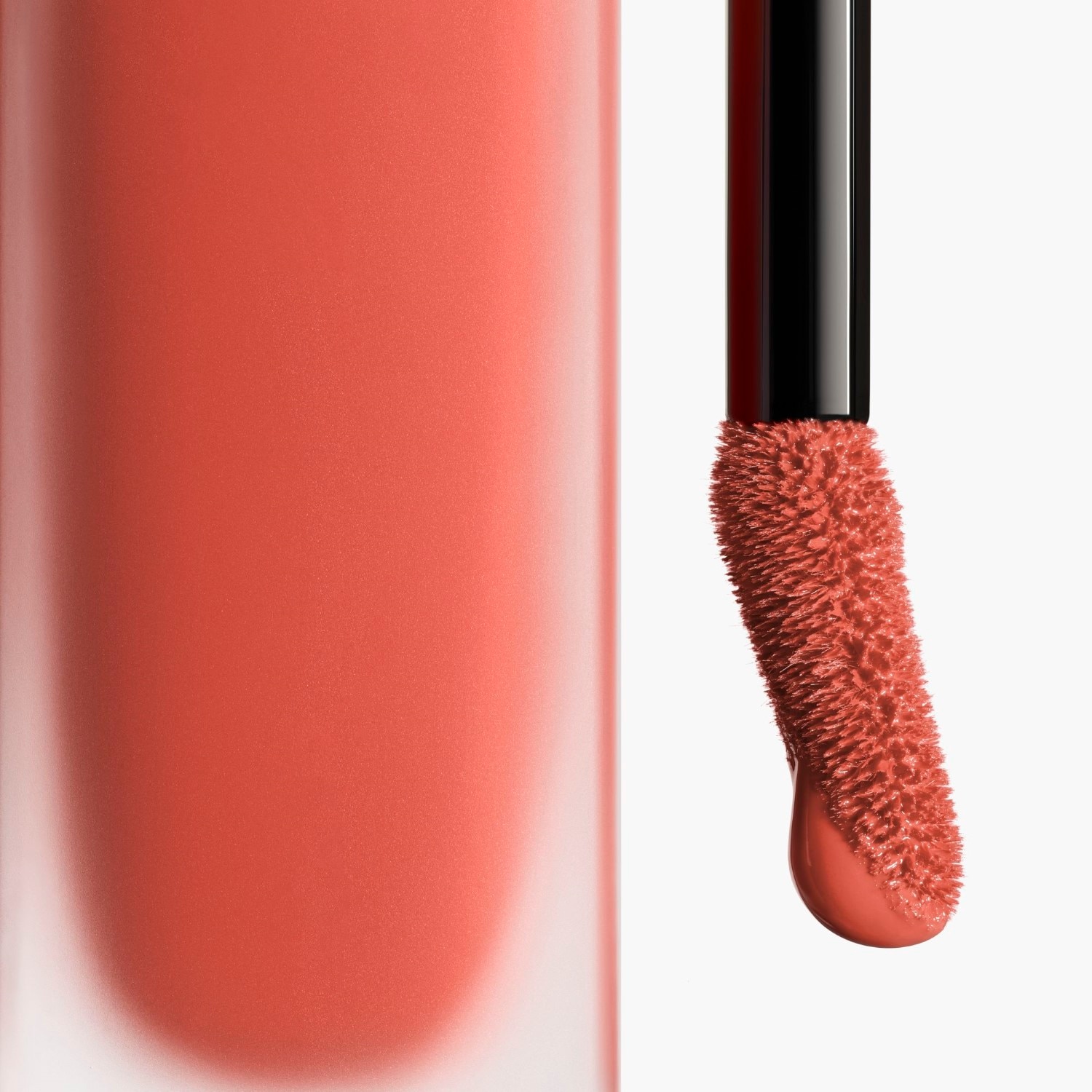 LA BARRA DE LABIOS LÍQUIDA MATE INTENSA DE LARGA DURACIÓN
